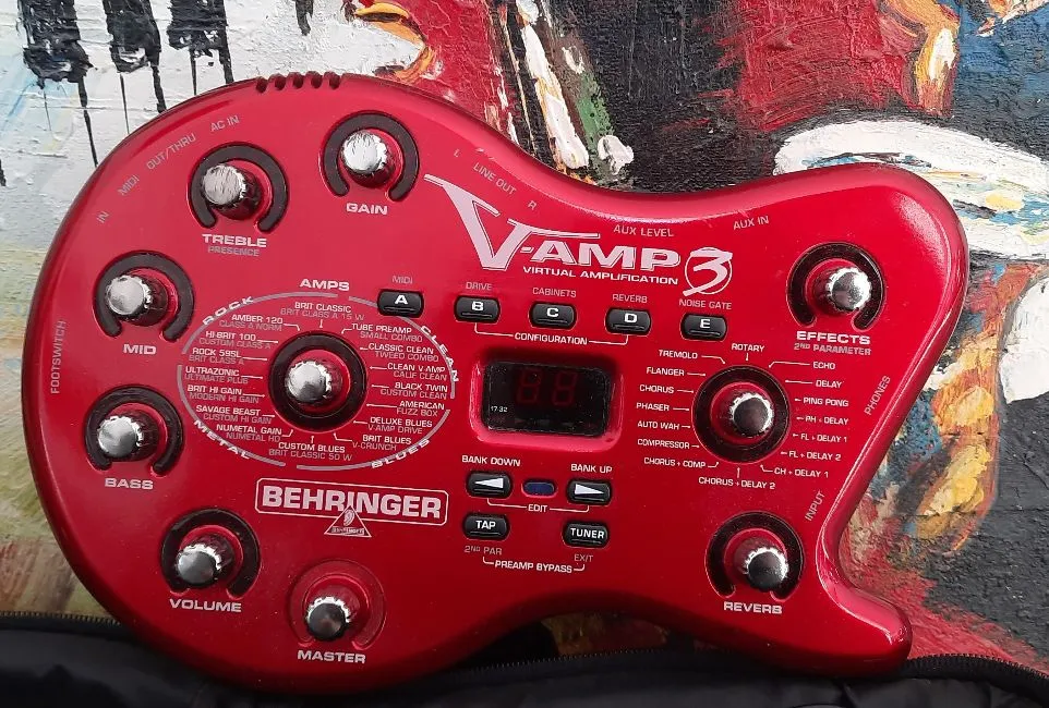 Behringer V-AMP3 Multi-Effects Guitar Pedal - Amp Modeling & Image 1