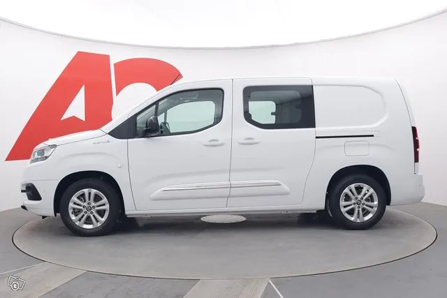 Toyota Proace L2 Premium 50 kWh 5-ovinen - Uusi auto heti toimitukseen Image 2